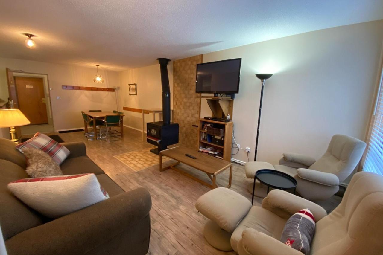 The Griz Inn By Park Vacation Management Fernie Exteriör bild