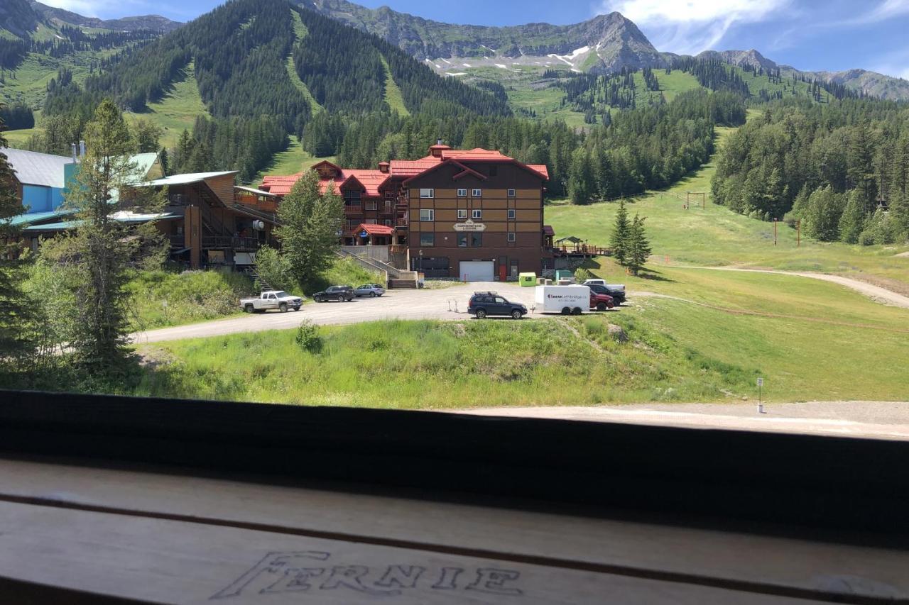 The Griz Inn By Park Vacation Management Fernie Exteriör bild