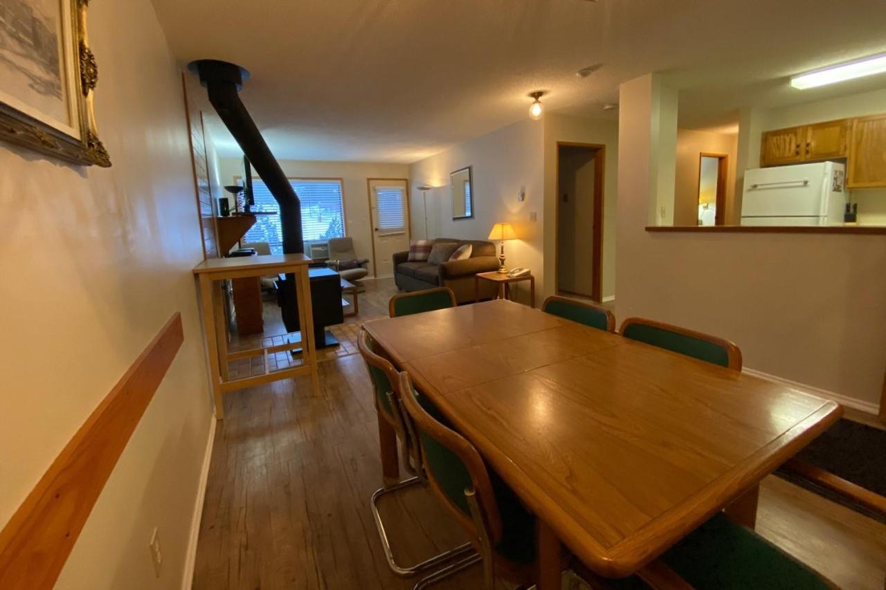 The Griz Inn By Park Vacation Management Fernie Exteriör bild