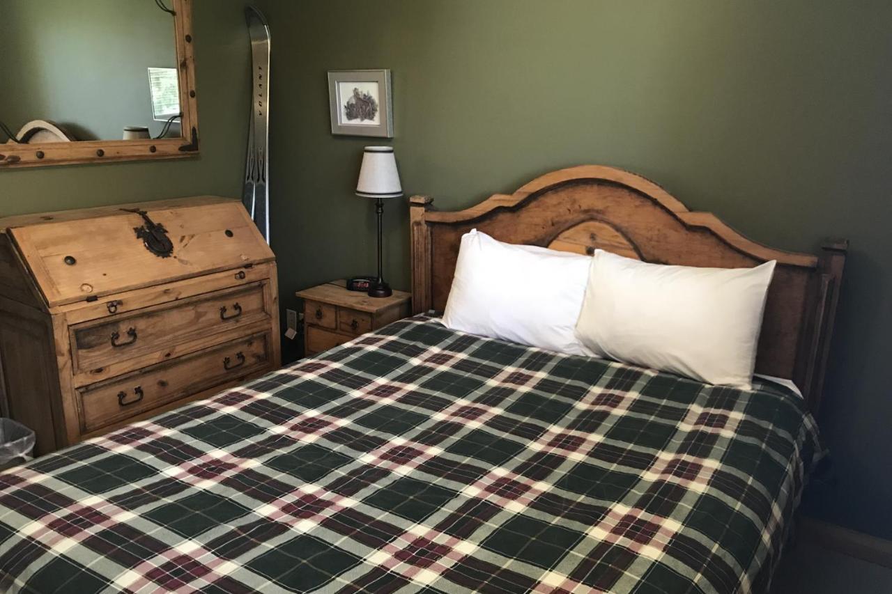 The Griz Inn By Park Vacation Management Fernie Exteriör bild