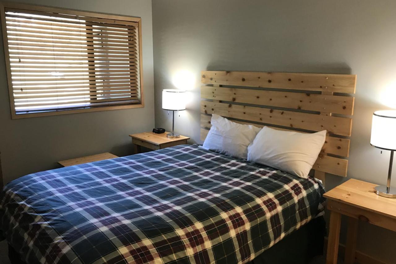 The Griz Inn By Park Vacation Management Fernie Exteriör bild