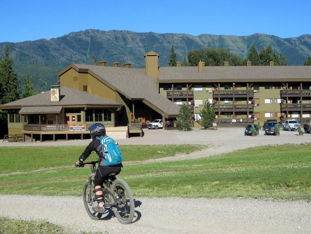 The Griz Inn By Park Vacation Management Fernie Exteriör bild