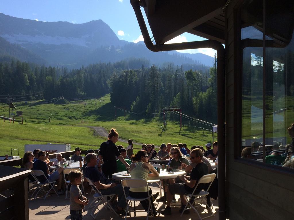 The Griz Inn By Park Vacation Management Fernie Exteriör bild