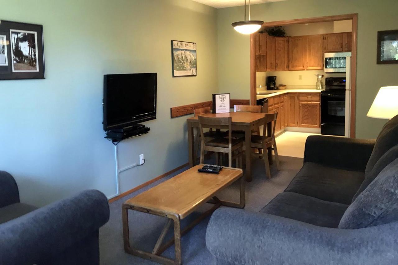 The Griz Inn By Park Vacation Management Fernie Exteriör bild
